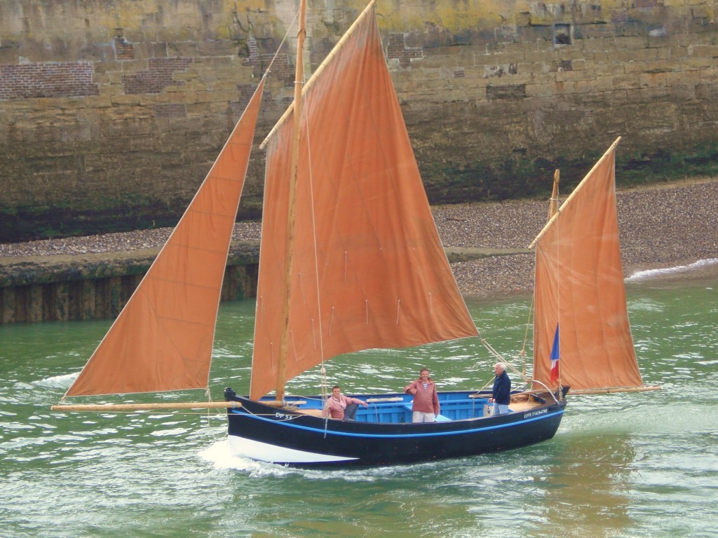 Le Côte d'Albâtre à la sortie du port de Dieppe