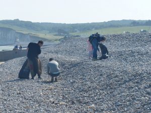 Nettoyage de plage à Dieppe @ dieppe, bas fort blanc